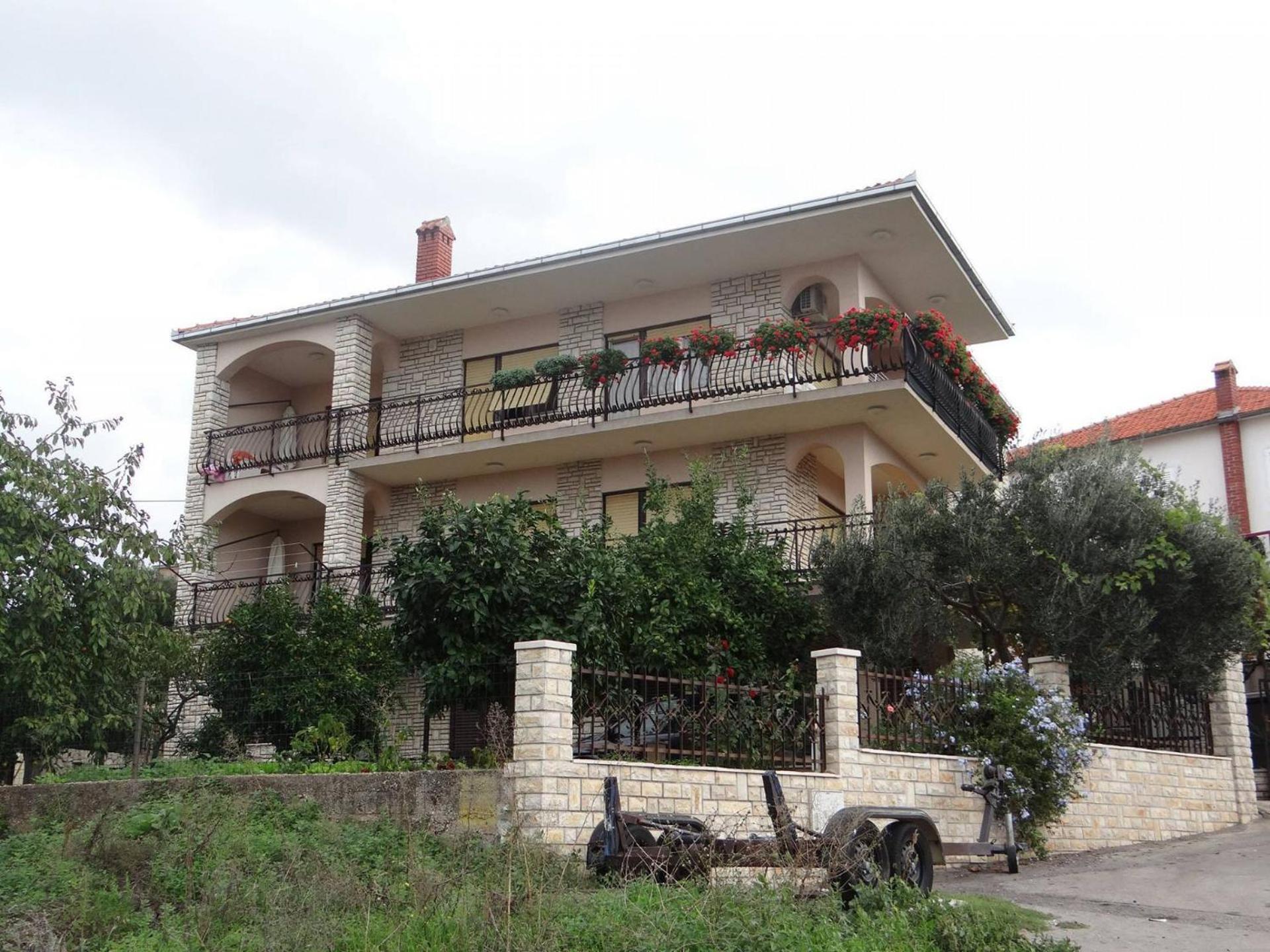 Apartment Bareta Trogir Bagian luar foto